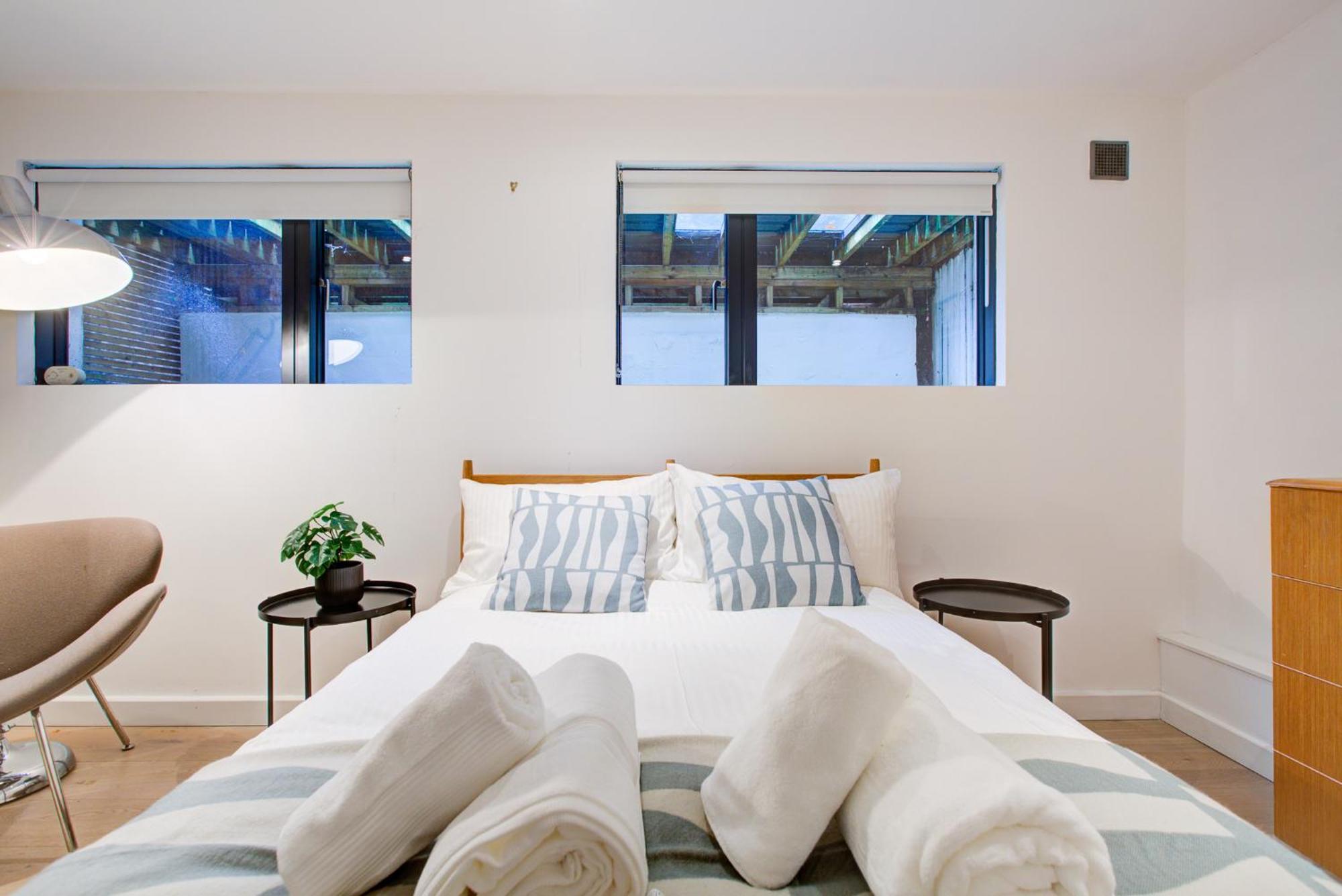 Neoteric Home Wimbledon Village Лондон Экстерьер фото