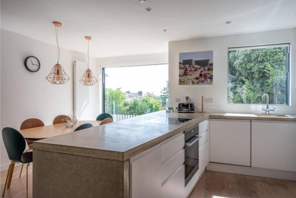 Neoteric Home Wimbledon Village Лондон Экстерьер фото